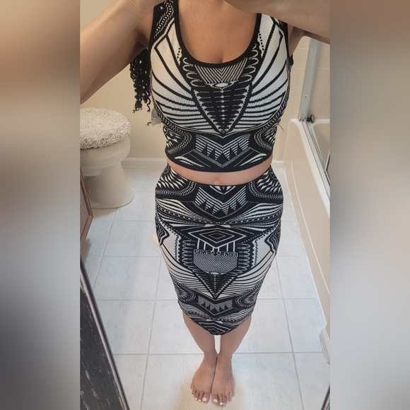 2 Piece Knit Set Size Small - Picture 4 of 4